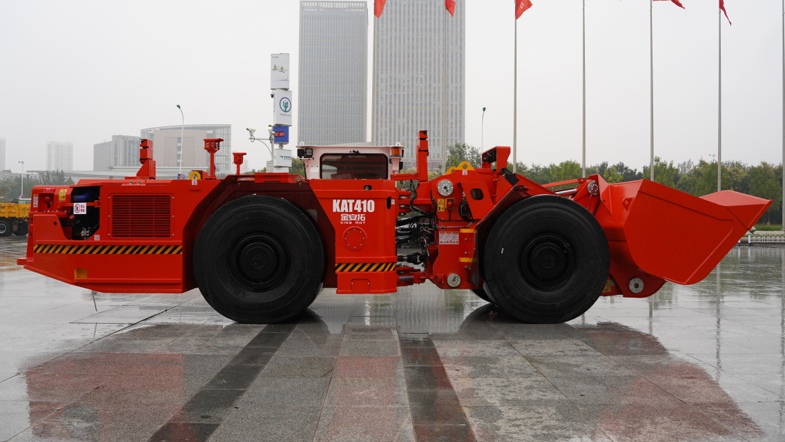 1.10吨柴油铲运机 KAT410.JPG