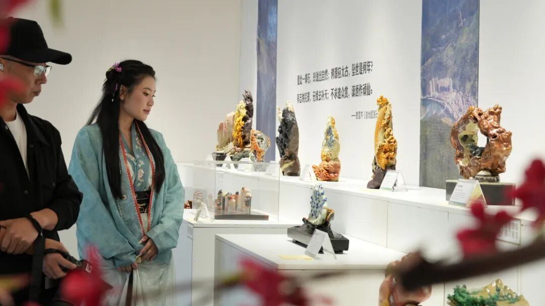 中国　玉石蝋石青田石彫刻　楼閣山水雕　硯屏　置物　V　R8517 寿山石置物 中国美術 山水楼閣極上細密彫刻 唐物 置物 蝋石彫刻 直接