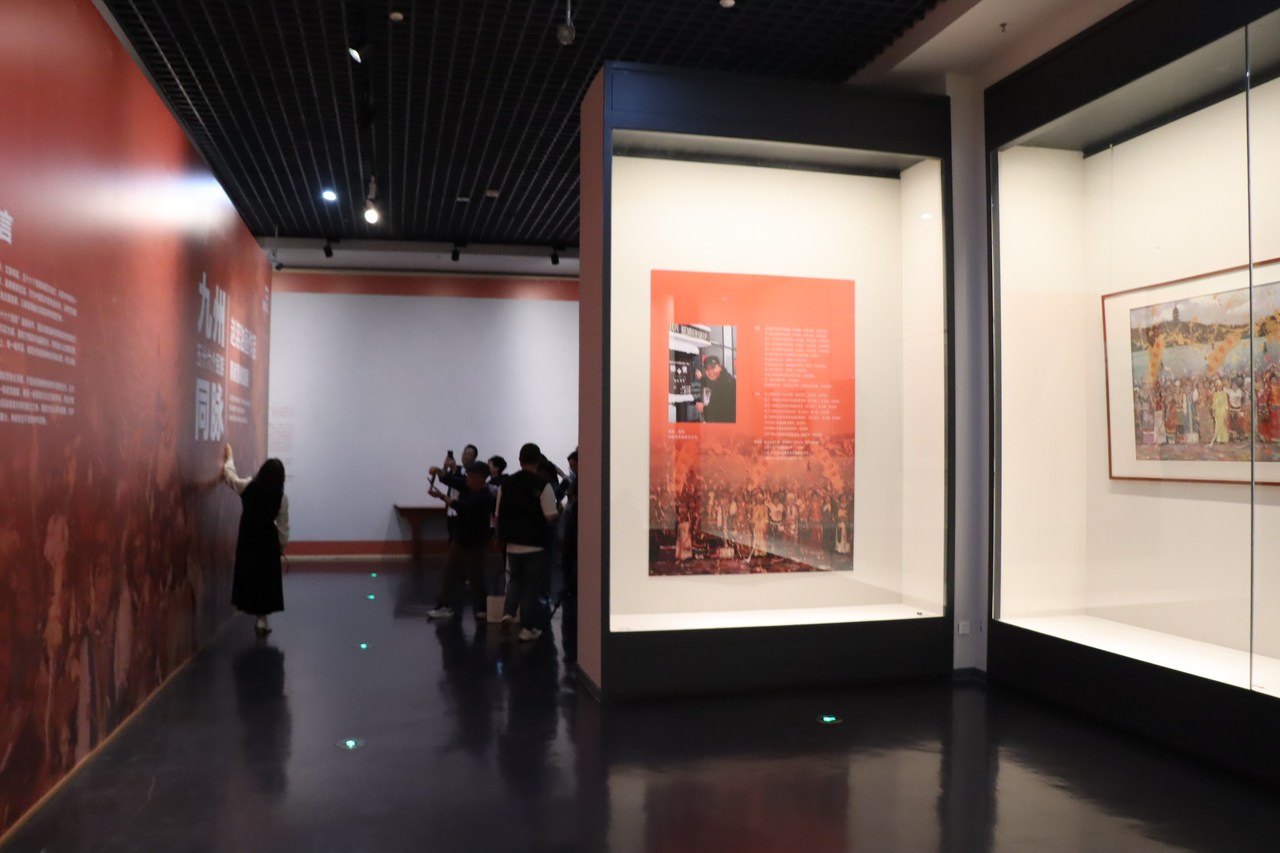 『存在』　油彩画 九州同脉·五十六个民族”赵溶油画作品黄献国收藏展在嘉善展出