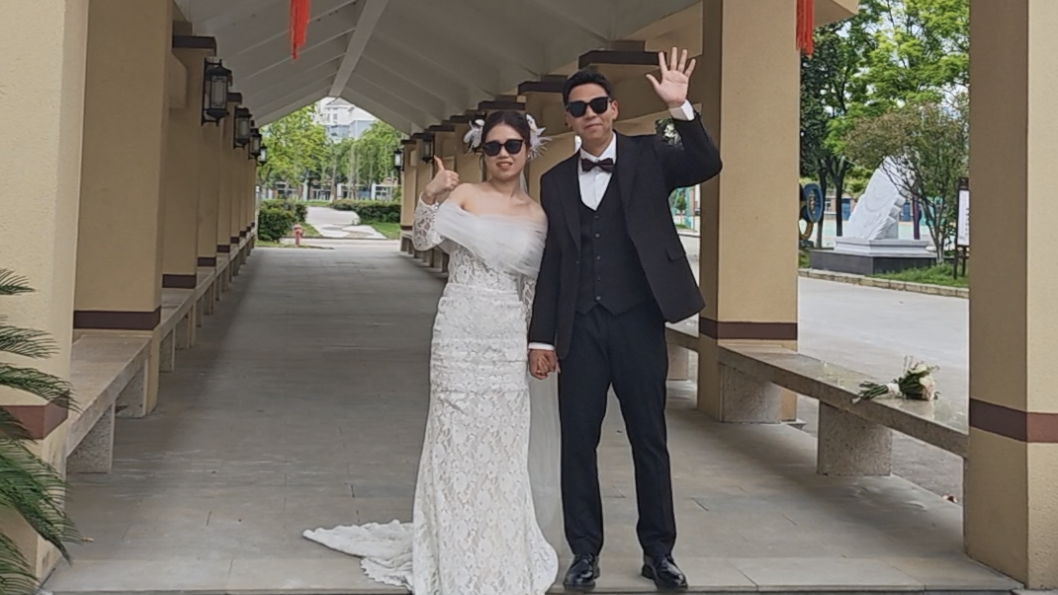 从校服到婚纱！毕业生回母校拍婚纱照，全校师生齐送祝福