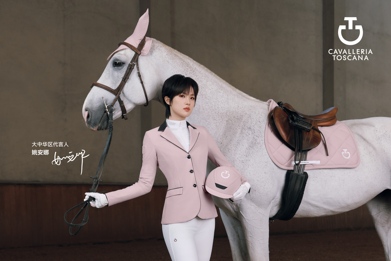 中国 加彩 騎馬人物 姚安娜化身“骑士”现身Cavalleria Toscana中国首店：马术教会我耐心