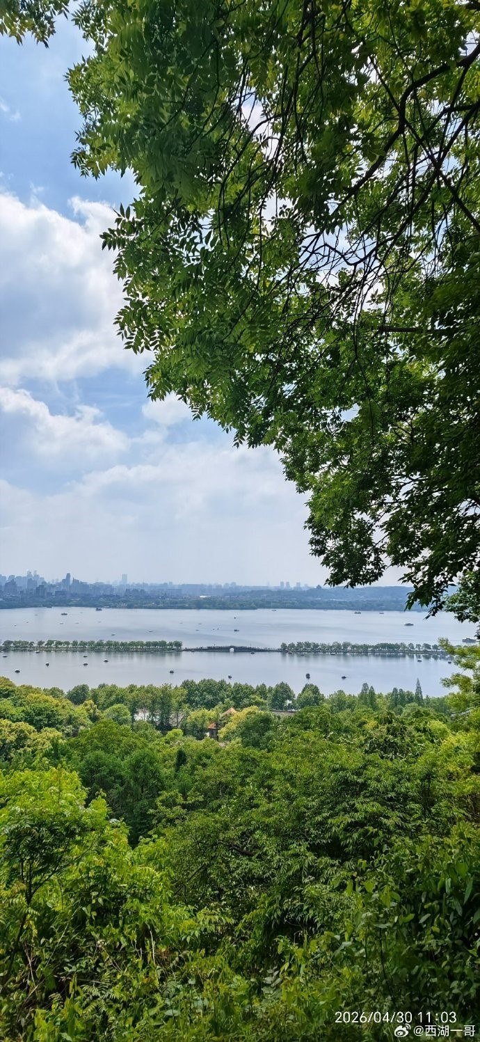 葛岭面前西湖与杭城.jpg
