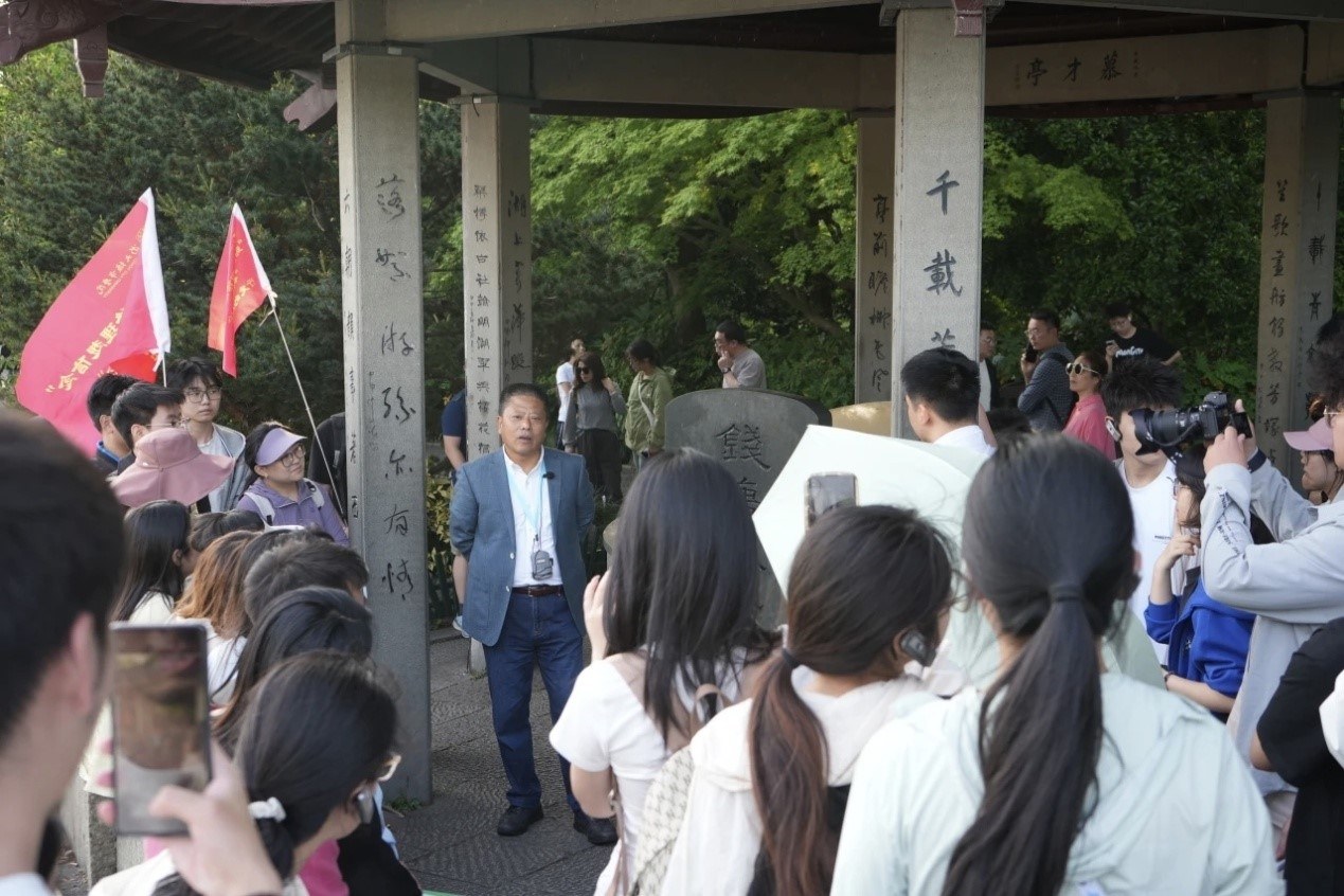 西泠桥头、慕才亭下、馒头墓前说小小.jpg