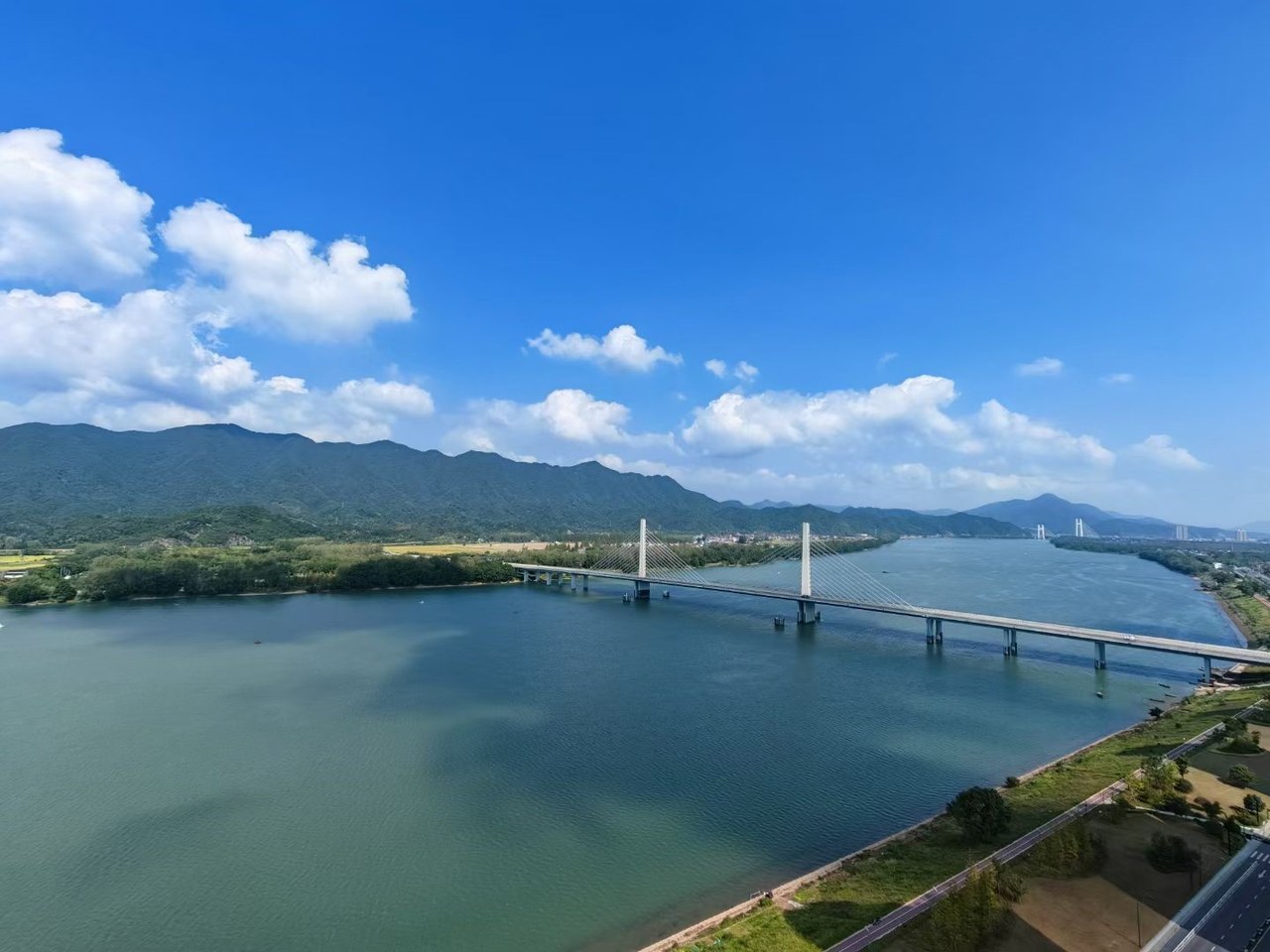 窗外富春江.jpg