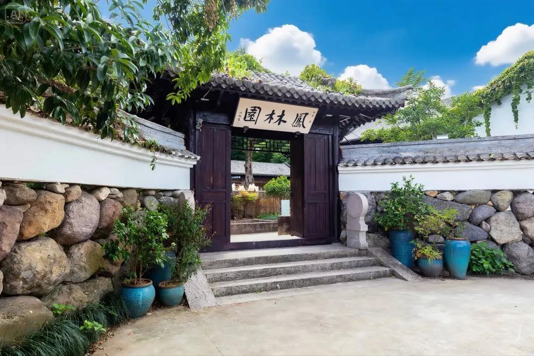 2064634058771476480.webp 图片