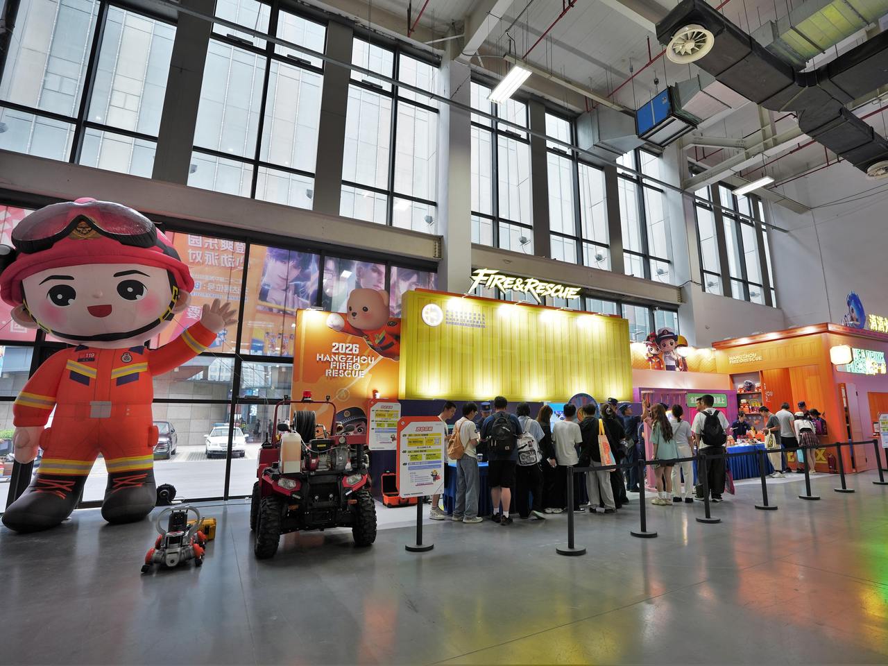 “不想太火”“记得断电”火爆出圈,动漫节杭州消防真能整活