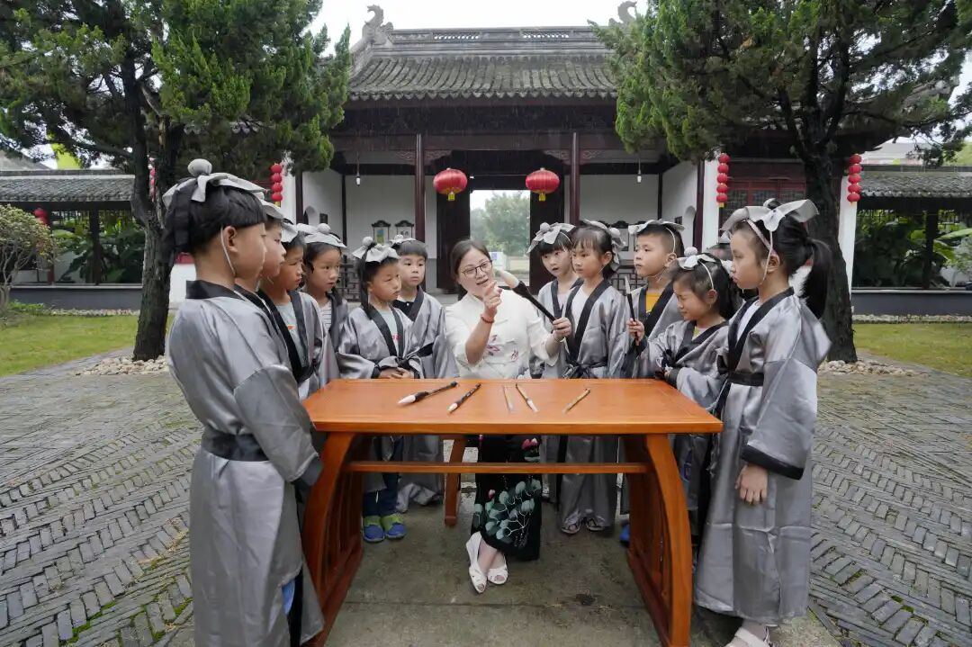 2076484364287328256.jpg 图片