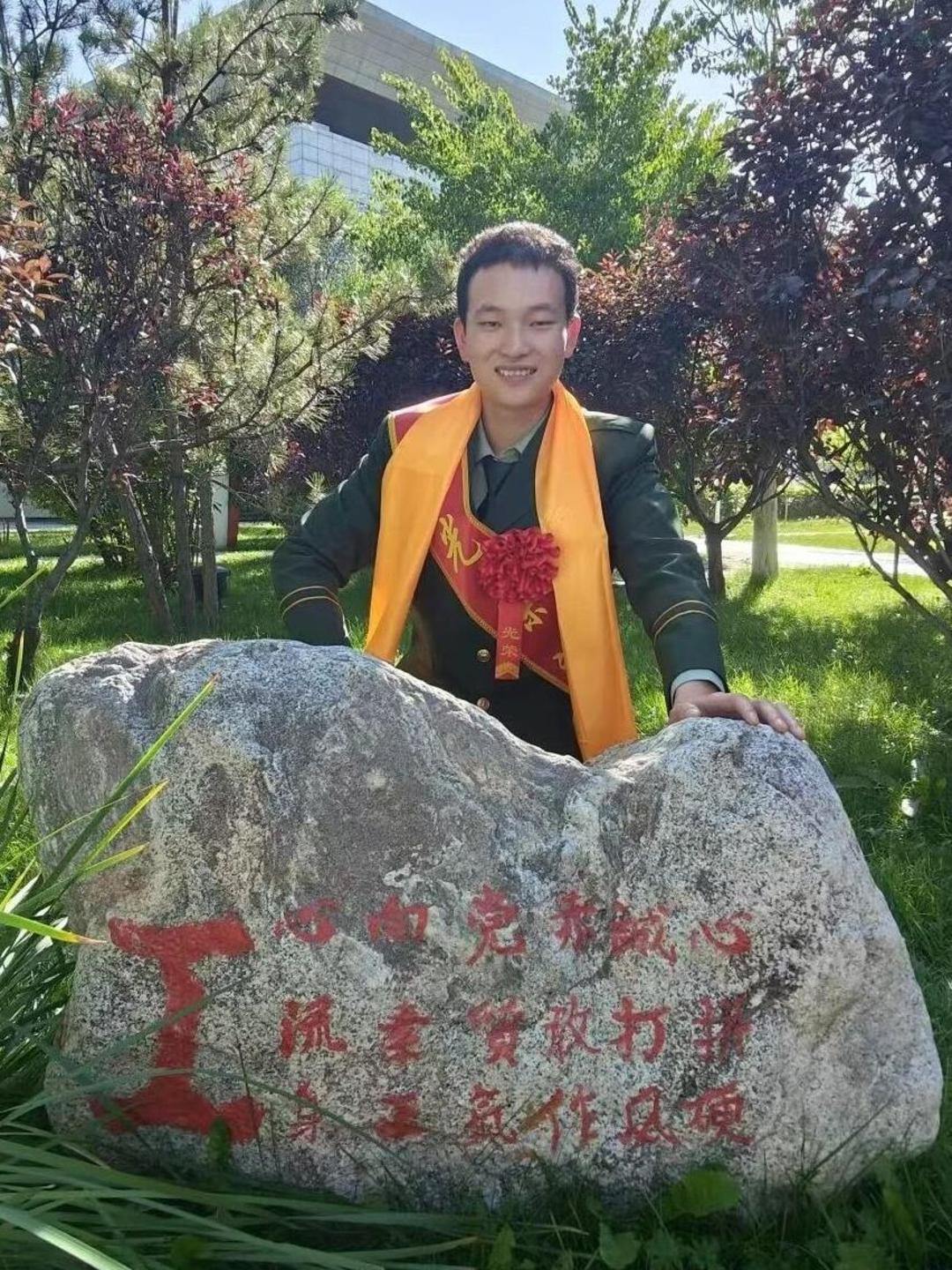 邹庚澄.jpg