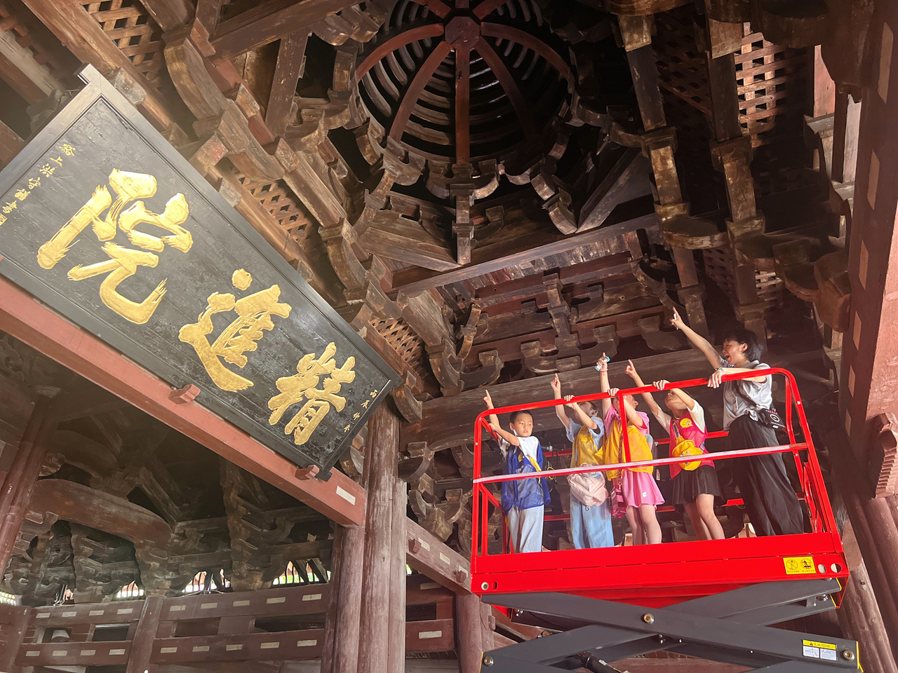 宁波市保国寺古建筑博物馆研学。受访者供图3.jpg