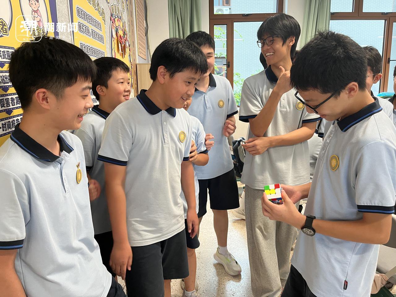 中国潮人丨6.99秒，14岁少年在4325亿亿种变化中单手创下世界纪录