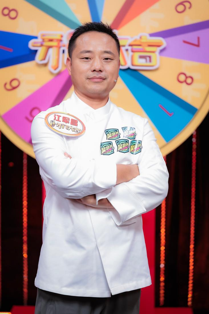 杭州面馆店主捐千碗面助青少年足球 民间善意折射社会凝聚力
