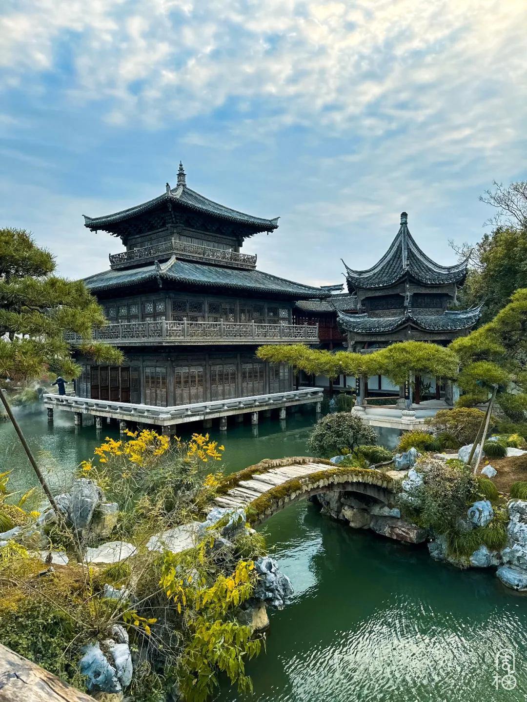 2094345614924910592.webp 图片