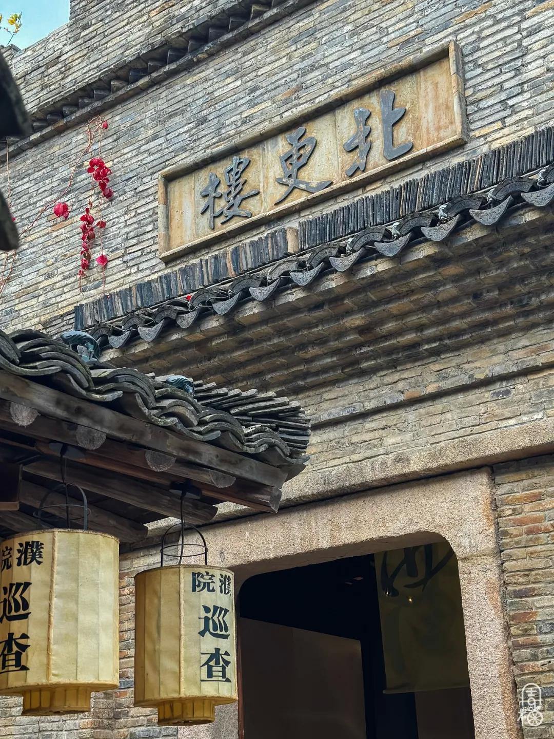 2094345615222706176.webp 图片