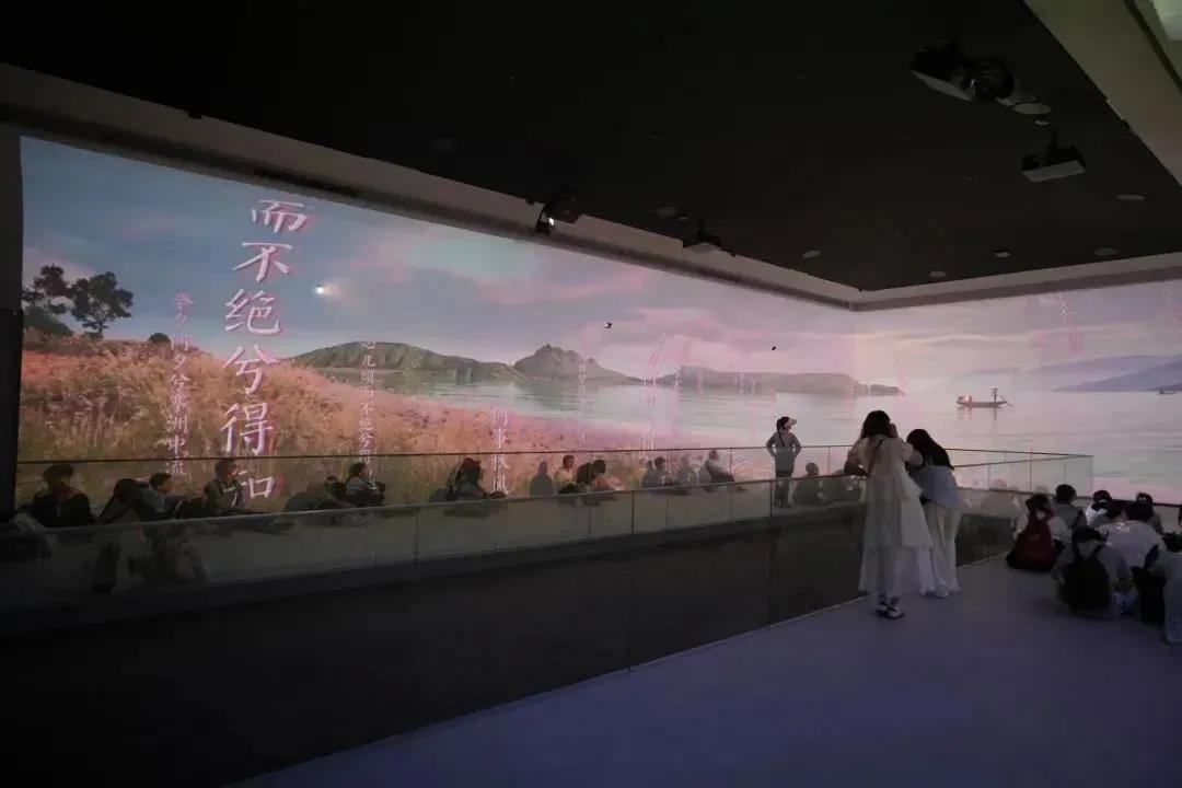 2094345615814103040.webp 图片