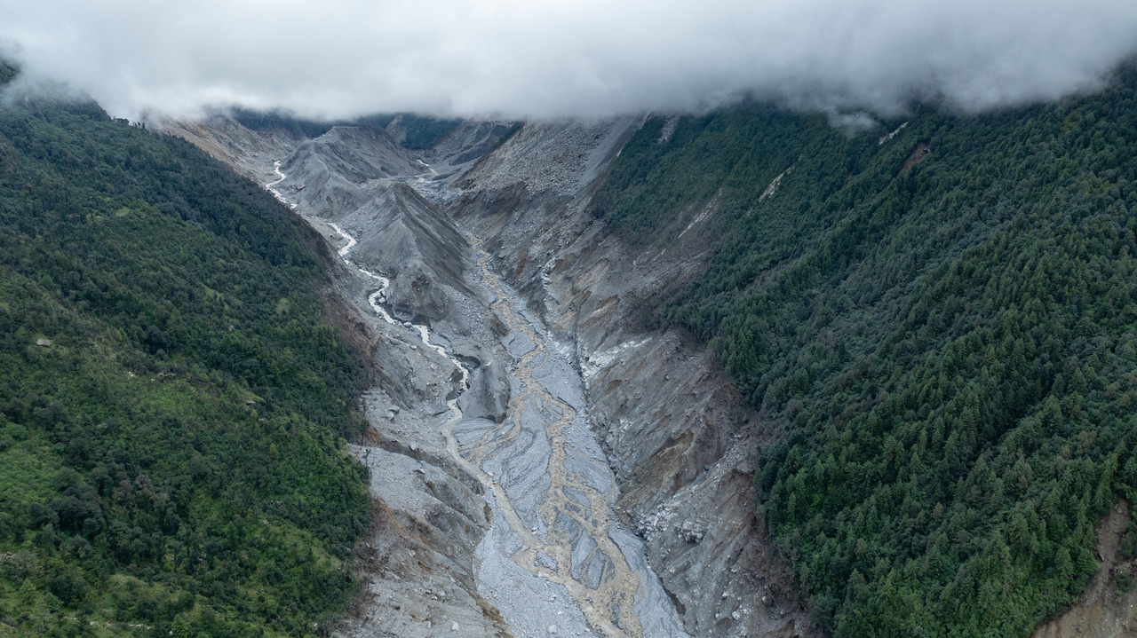 吉隆口岸核心区域上方的堰塞湖险情基本解除(5)