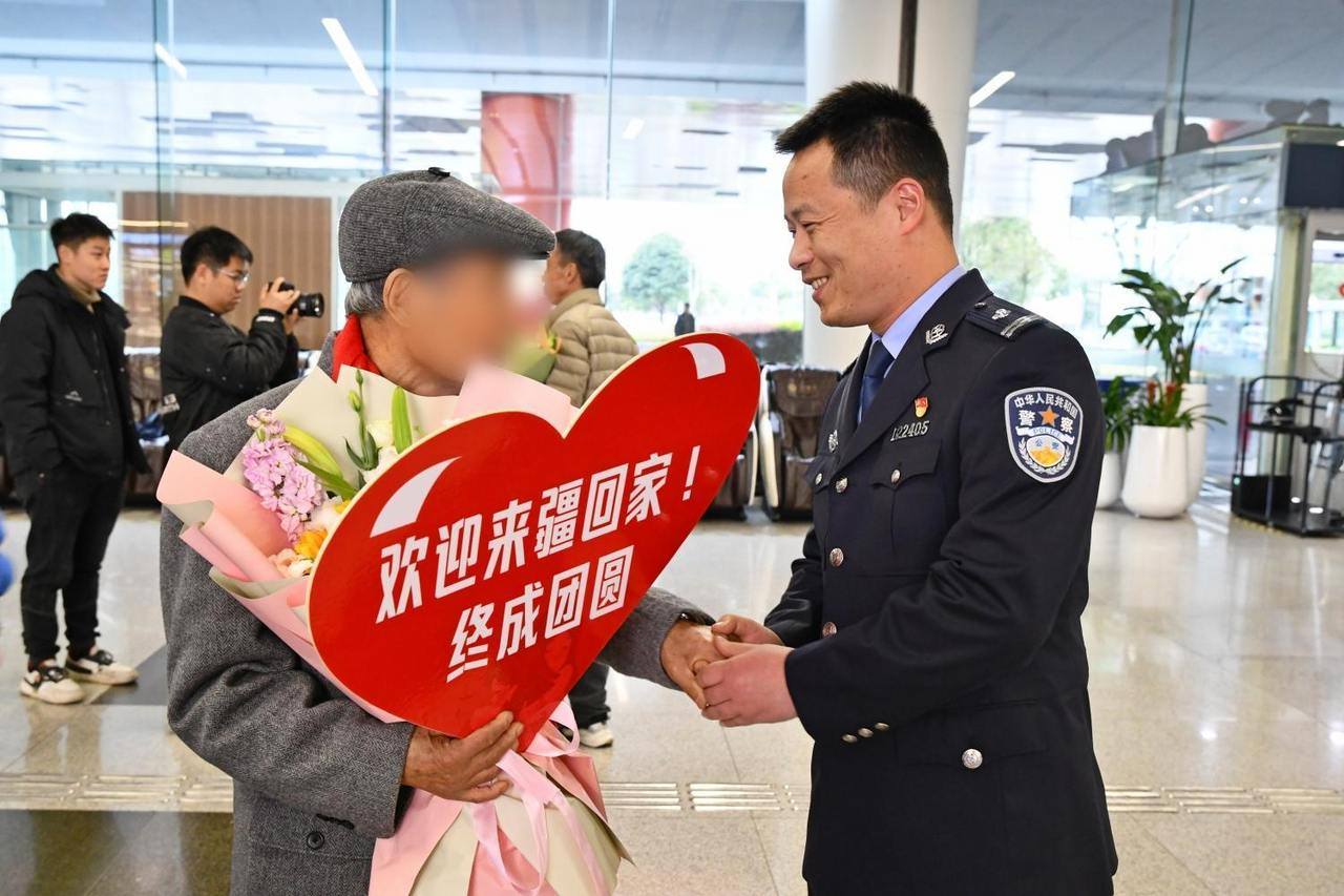 资料图:钟星星帮老兵找到了家人。.jpg