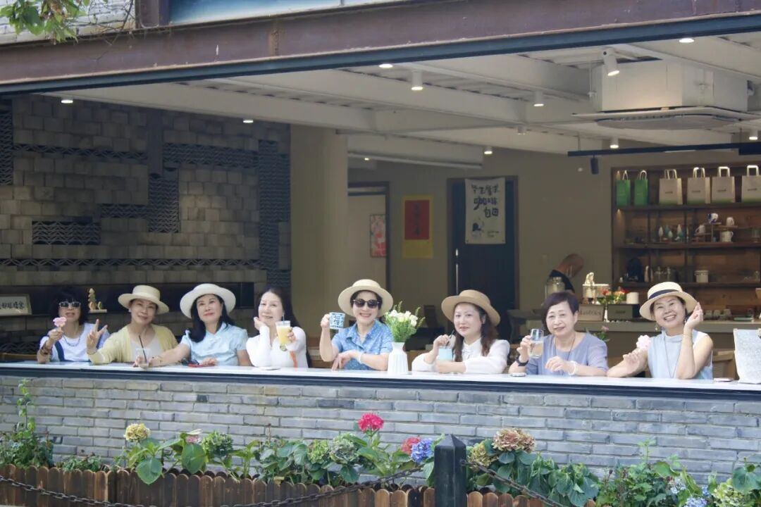 2109455718720409600.jpg 图片