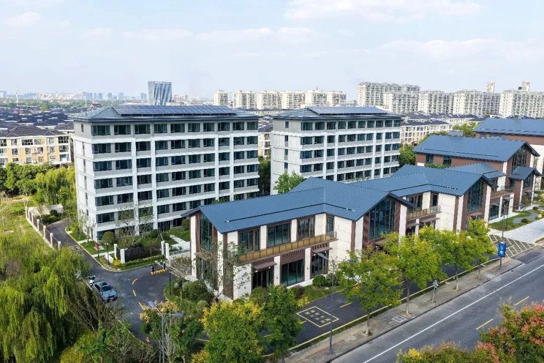 2115017911243313152.webp 图片